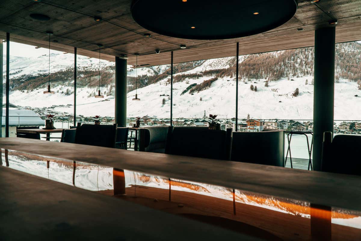 Rifugi gourmet in quota attacco alla montagna o ancora di salvezza?